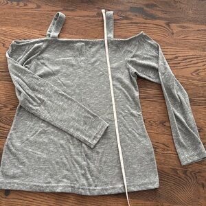 Venus brand long sleeve cold shoulder size xs
